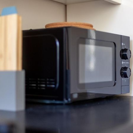 Lovely Studio Flat In Wimbledon W/ Free Parking ロンドン エクステリア 写真