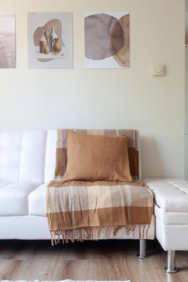 Lovely Studio Flat In Wimbledon W/ Free Parking ロンドン エクステリア 写真