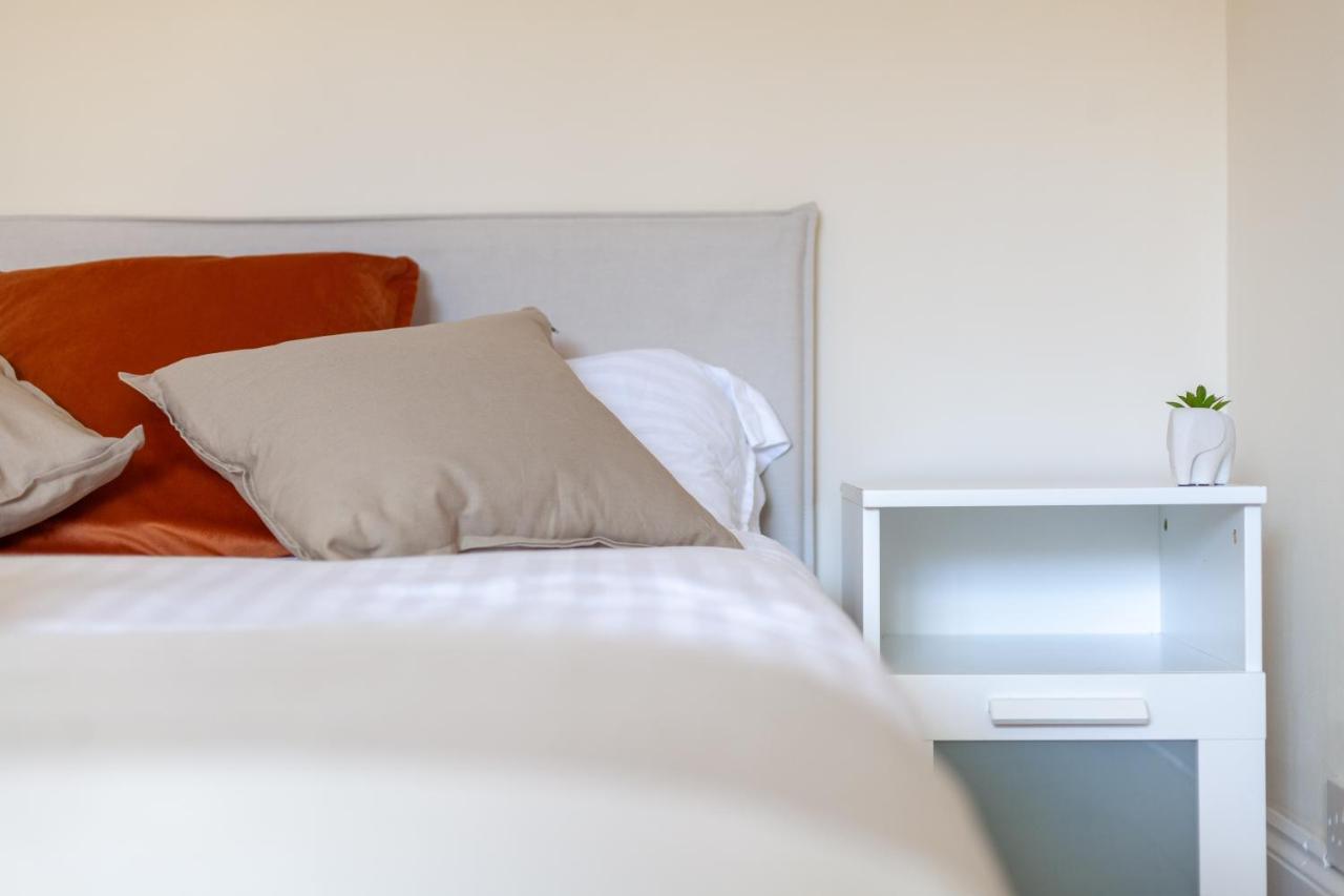 Lovely Studio Flat In Wimbledon W/ Free Parking ロンドン エクステリア 写真