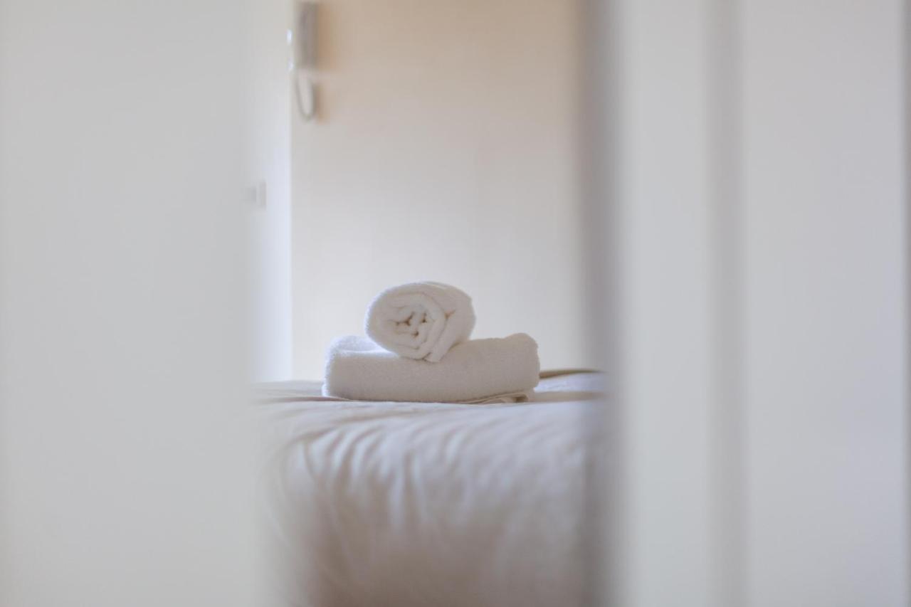 Lovely Studio Flat In Wimbledon W/ Free Parking ロンドン エクステリア 写真