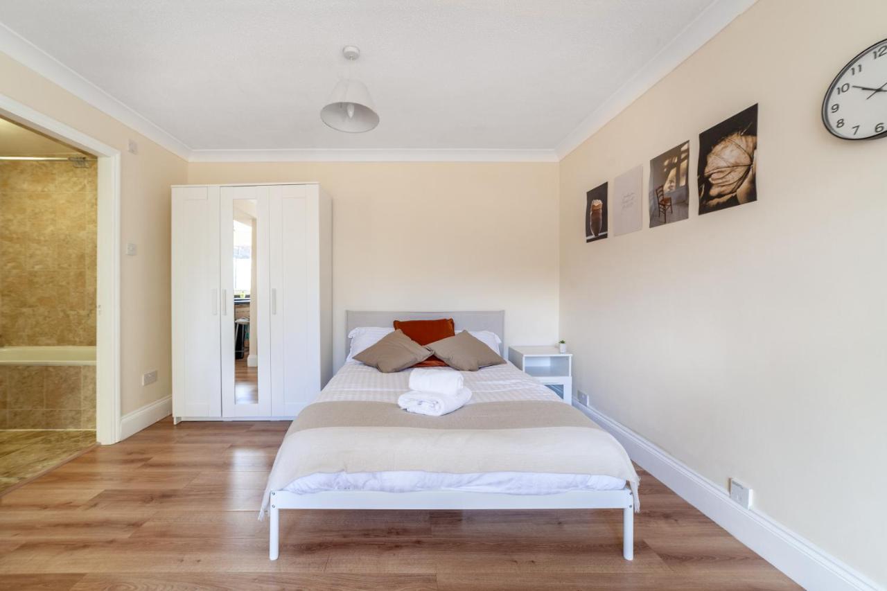 Lovely Studio Flat In Wimbledon W/ Free Parking ロンドン エクステリア 写真