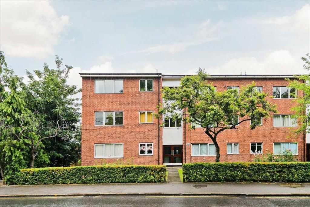 Lovely Studio Flat In Wimbledon W/ Free Parking ロンドン エクステリア 写真